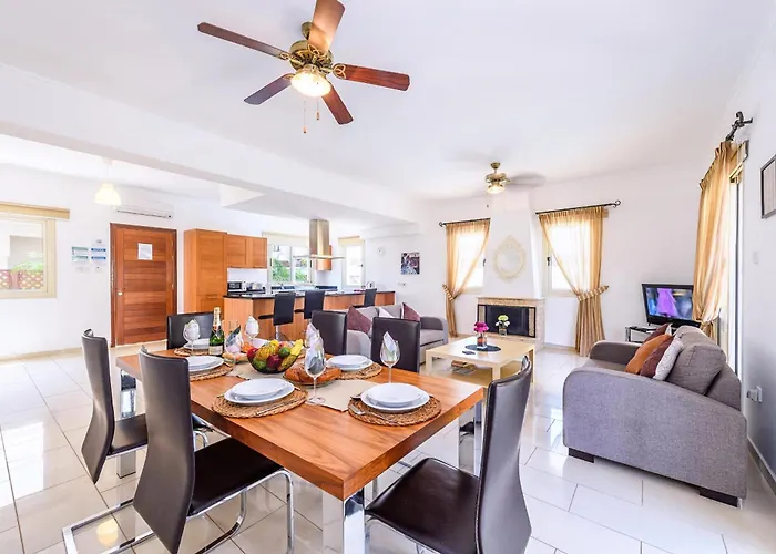 Alex Kapparis Vila *