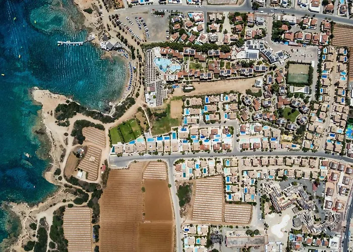 Alex Kapparis Vilă *