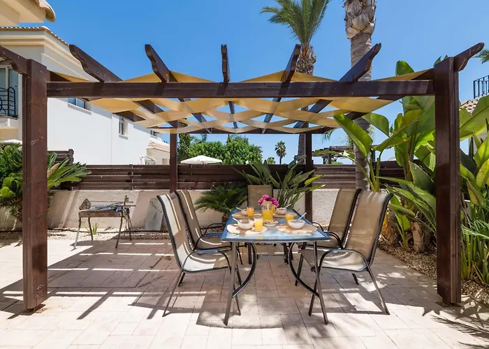 Alex Kapparis Vilă *