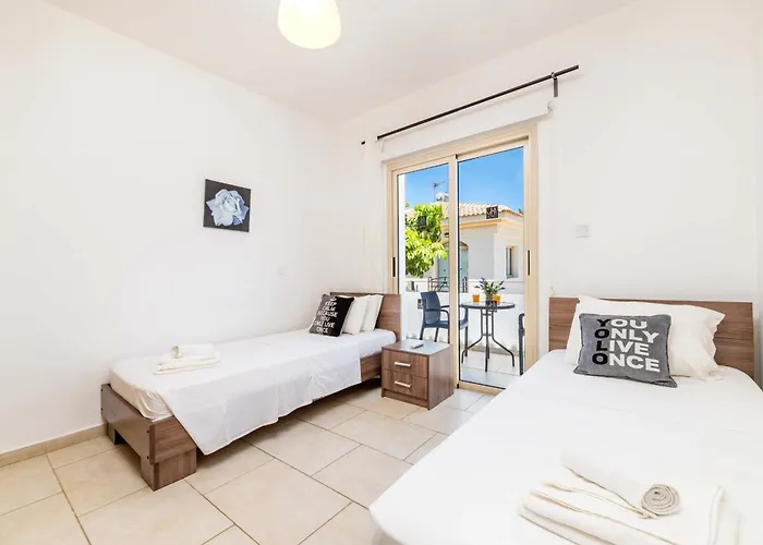 Alex Kapparis Vilă *